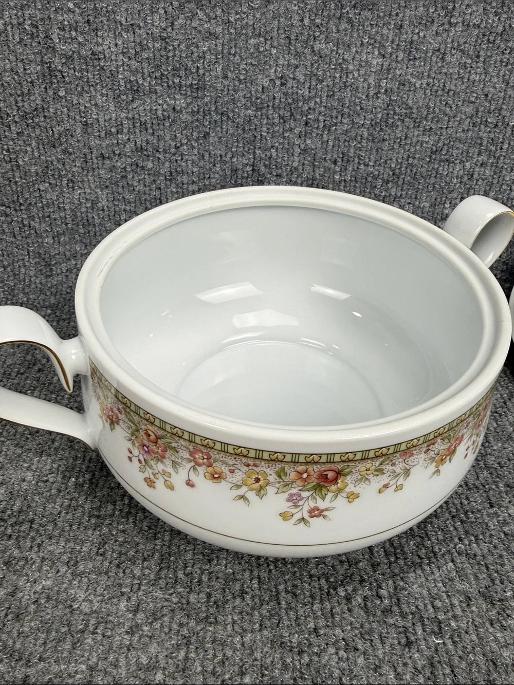 Noritake Ireland Morning Jewel Pattern 2767 Round Covered Vegetable Server